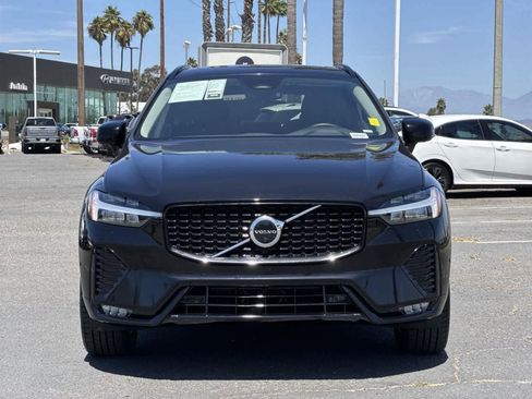 Used 2023 Volvo XC60 B5 Plus image 2