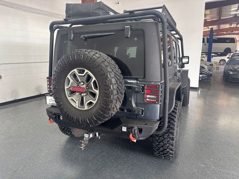 Used 2017 Jeep Wrangler Unlimited Rubicon w/ Connectivity Group AWD/4WD image 4