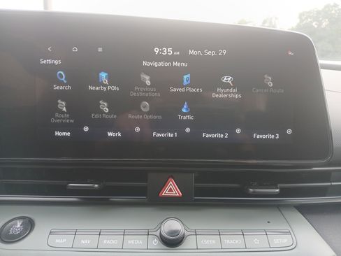 New 2025 Hyundai Elantra Limited image 27