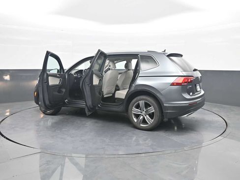 Used 2021 Volkswagen Tiguan SEL AWD/4WD image 48