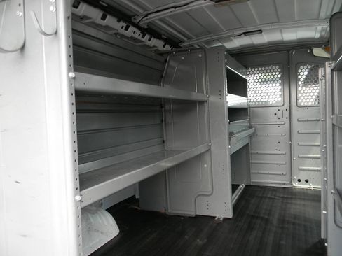 Used 2015 Chevrolet Express 2500 image 9