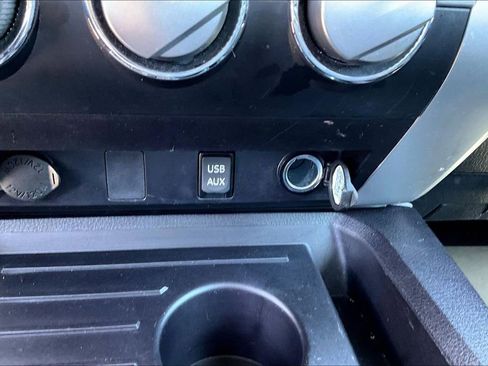 Used 2016 Toyota Tundra SR5 w/ SR5 Upgrade Package image 19