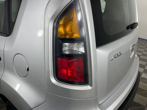 Used 2011 Kia Soul FWD image 16