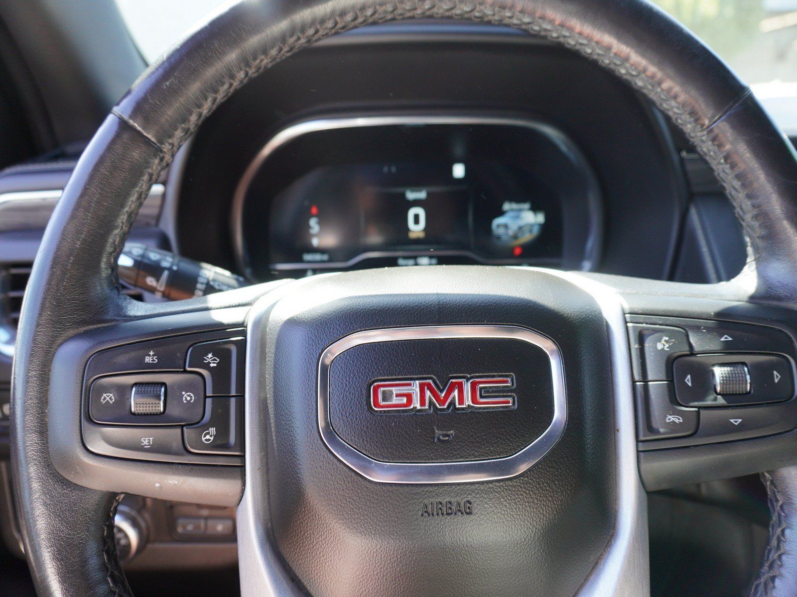 Used 2022 GMC Yukon XL SLT w/ SLT Premium Package AWD/4WD image 32