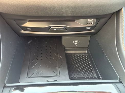 New 2027 Chrysler Pacifica Pinnacle AWD/4WD image 21