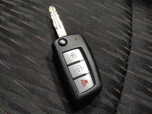 Used 2020 Nissan Rogue S FWD image 32