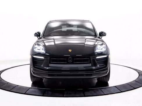 Certified 2025 Porsche Macan AWD/4WD image 10