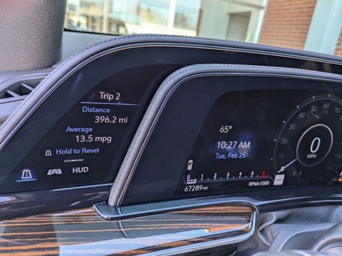 Used 2022 Cadillac Escalade Premium Luxury w/ Performance Package image 30