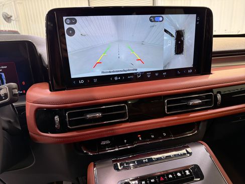 Used 2025 Lincoln Aviator Reserve w/ Illumination Package image 18