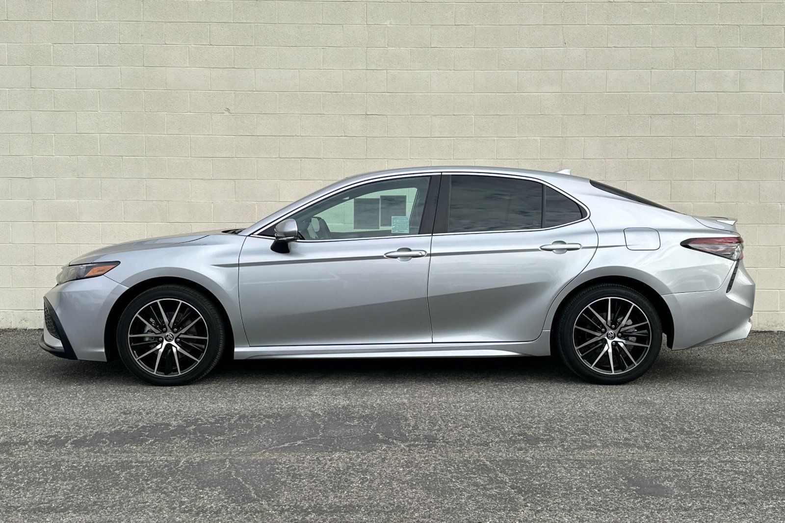 Used 2024 Toyota Camry SE FWD image 7
