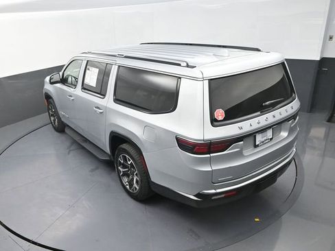 Used 2023 Jeep Wagoneer L Series III w/ Preferred Equipment Group image 15