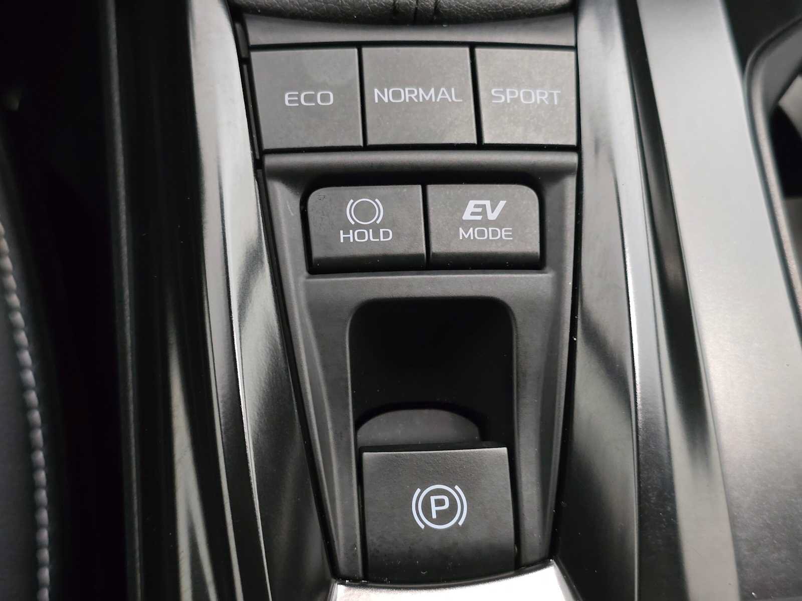 Used 2026 Toyota Camry Hybrid AWD/4WD image 17