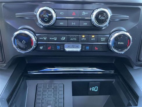 New 2026 Ford F250 Lariat w/ Black Appearance Package image 22