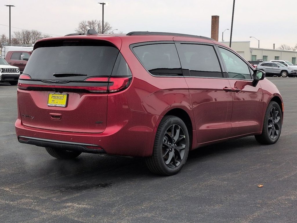 New 2026 Chrysler Pacifica Select w/ S Appearance Package AWD/4WD image 8