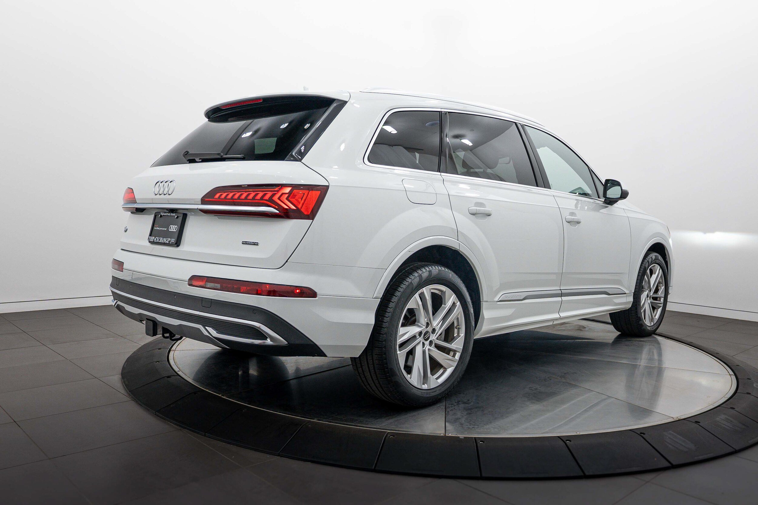 Certified 2023 Audi Q7 2.0T Premium w/ Towing Package AWD/4WD image 3
