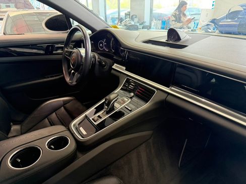 Used 2018 Porsche Panamera 4 AWD/4WD image 33