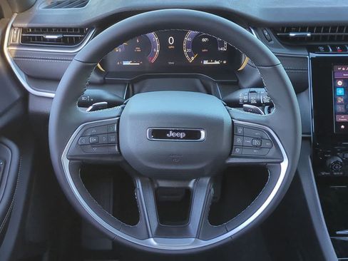 New 2025 Jeep Grand Cherokee Laredo w/ Luxury Tech Group I RWD image 23