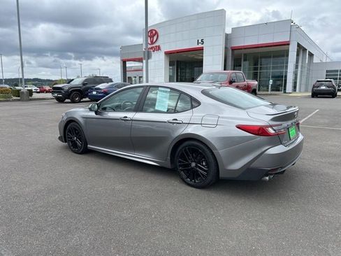 Used 2025 Toyota Camry SE FWD image 11
