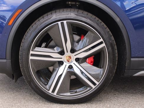 New 2025 Porsche Macan 4S Electric image 13