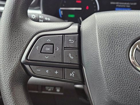 Used 2025 Toyota Sienna LE AWD/4WD image 25