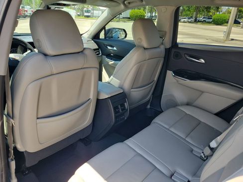 Used 2021 Cadillac XT4 Premium Luxury w/ Enhanced Visibility Package FWD image 11
