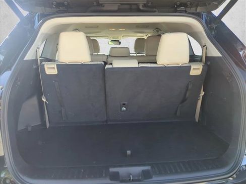 Used 2022 Toyota Highlander XLE FWD image 24