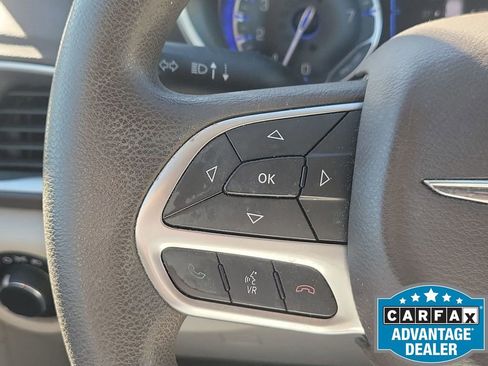 Used 2017 Chrysler Pacifica LX image 33