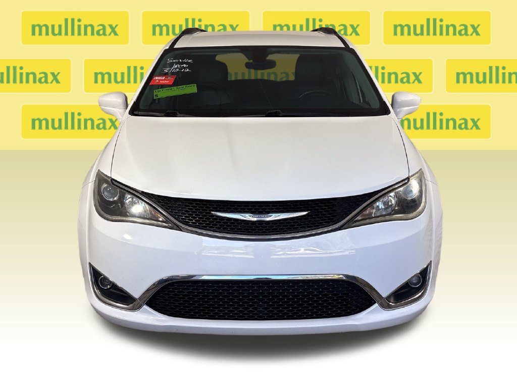 Used 2017 Chrysler Pacifica Touring-L w/ Tire & Wheel Group FWD image 15