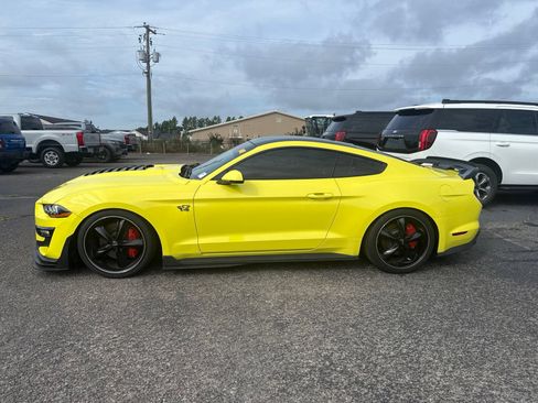 Used 2021 Ford Mustang GT Premium w/ Equipment Group 401A RWD image 4