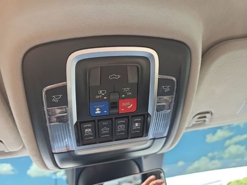 Used 2023 RAM 1500 Limited AWD/4WD image 19