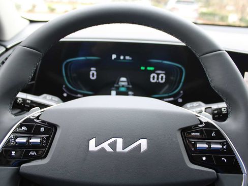 New 2025 Kia Niro EX image 28