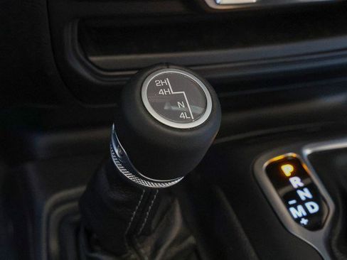 Used 2025 Jeep Wrangler Sahara image 23