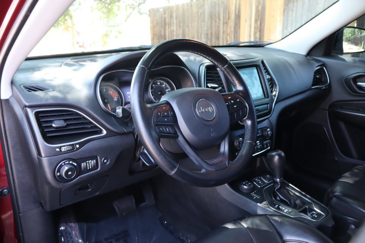 Used 2020 Jeep Cherokee Trailhawk w/ Comfort/Convenience Group AWD/4WD image 15