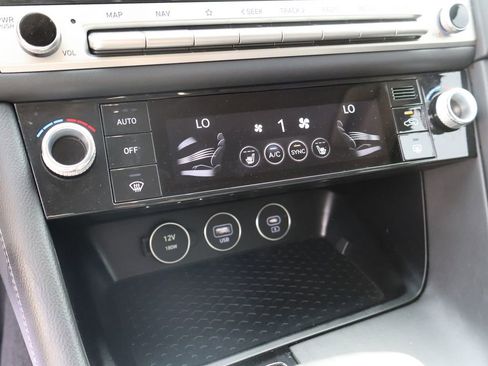 Used 2025 Genesis G70 2.5T RWD image 36