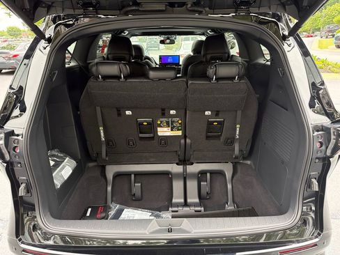 New 2026 Toyota Sienna Platinum AWD/4WD image 17