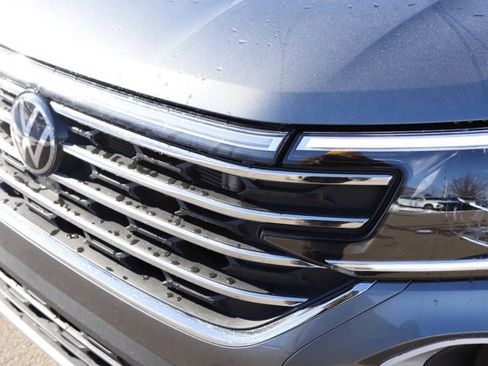 Used 2024 Volkswagen Atlas SE image 14