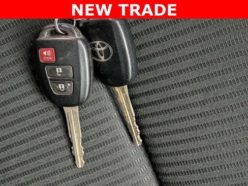 Used 2018 Toyota RAV4 LE image 30