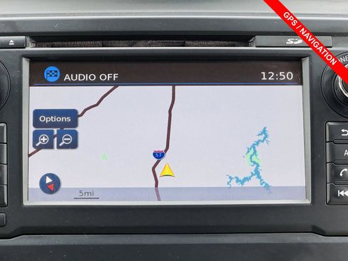 Used 2017 Nissan Titan SV image 4