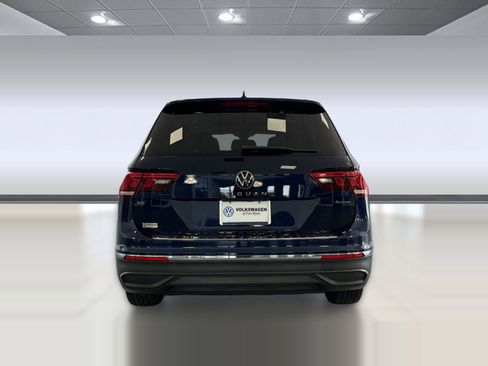 Used 2023 Volkswagen Tiguan SE w/ Panoramic Sunroof Package AWD/4WD image 10