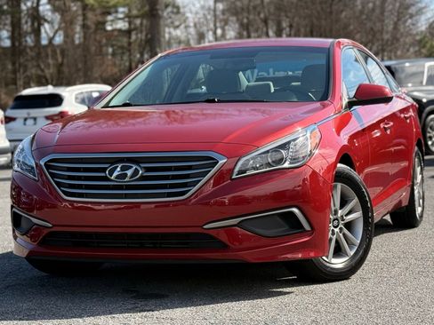 Used 2017 Hyundai Sonata SE image 1