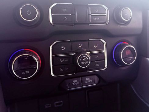 Used 2021 Chevrolet Suburban LS image 6