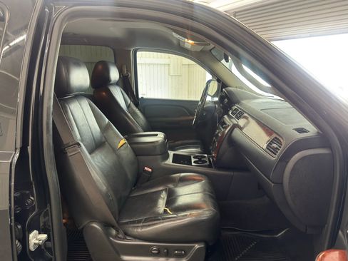 Used 2014 Chevrolet Suburban LT w/ Luxury Package image 10