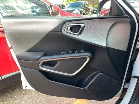 Used 2023 Kia Soul LX image 19