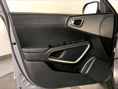 Certified 2025 Kia Soul LX w/ LX Technology Package FWD image 24