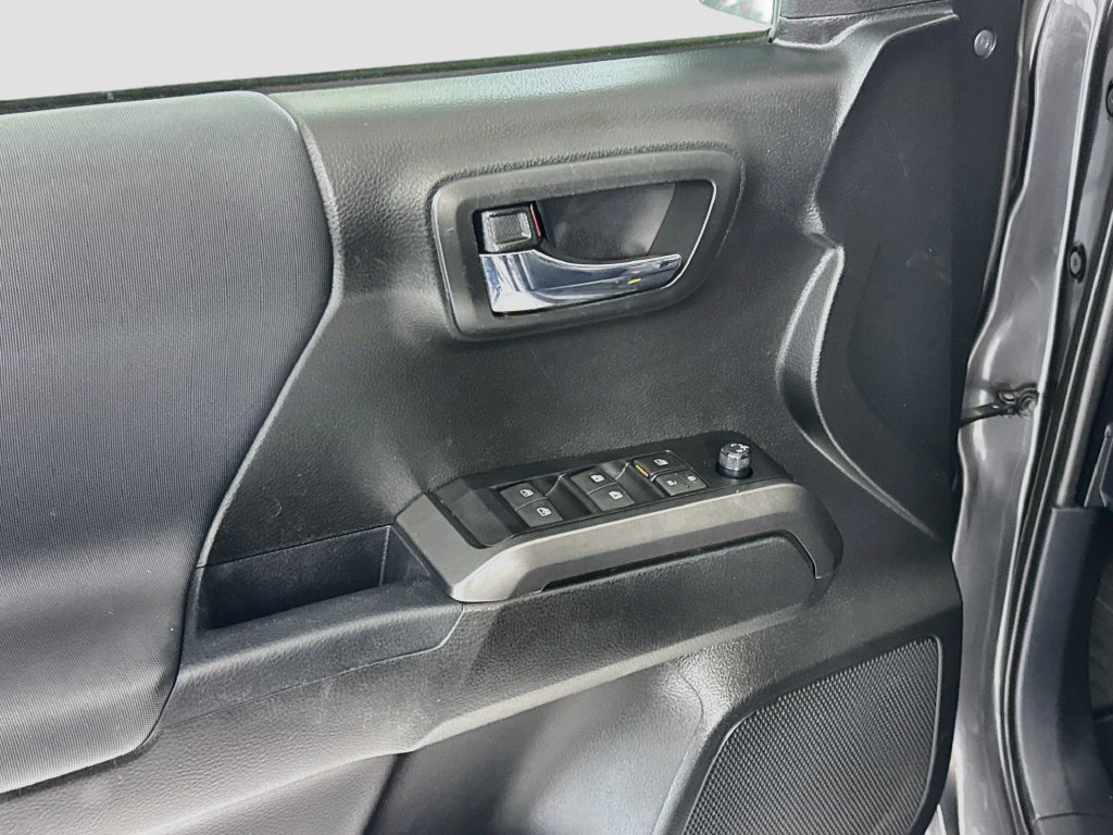 Used 2019 Toyota Tacoma TRD Sport AWD/4WD image 20