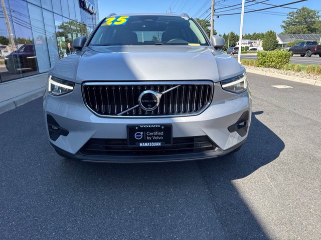 Certified 2025 Volvo XC40 B5 Plus AWD/4WD image 7