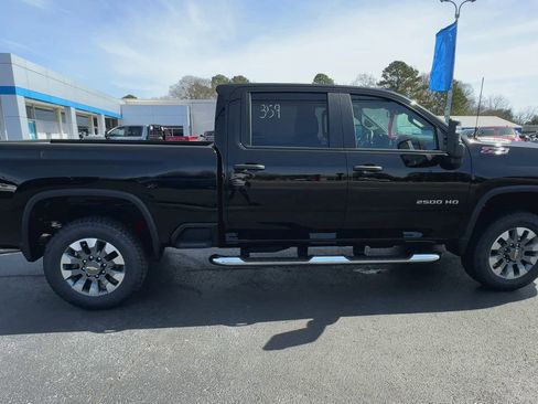 Used 2025 Chevrolet Silverado 2500 Custom w/ Custom Value Package AWD/4WD image 9