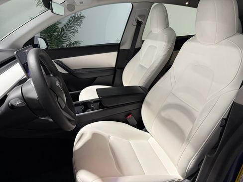 Used 2021 Tesla Model Y Long Range image 9