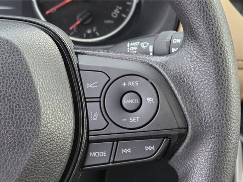 Used 2022 Toyota RAV4 XLE AWD/4WD image 20