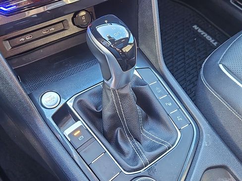 Certified 2022 Volkswagen Tiguan SEL R-Line image 25